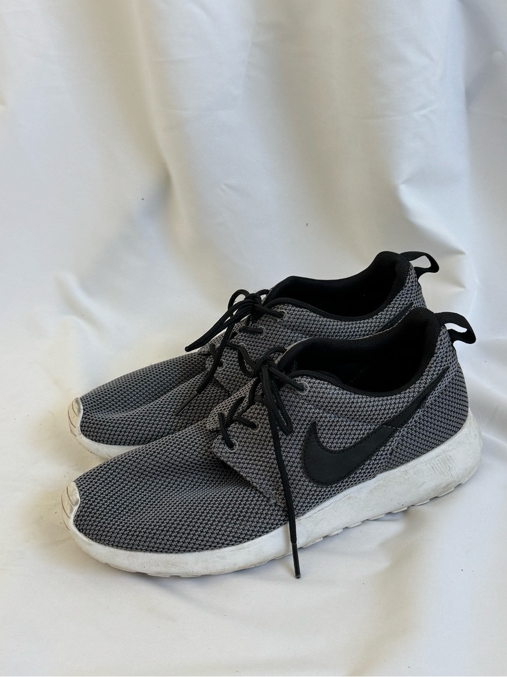 Nike Women's Gray and Black Mesh Sneakers
